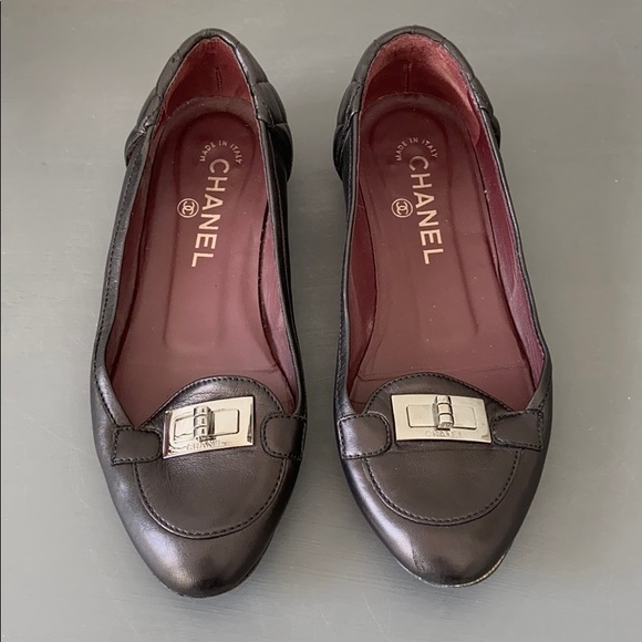 CHANEL Shoes - CHANEL Leather Flats Silver Turnlock Black Sz 5.5